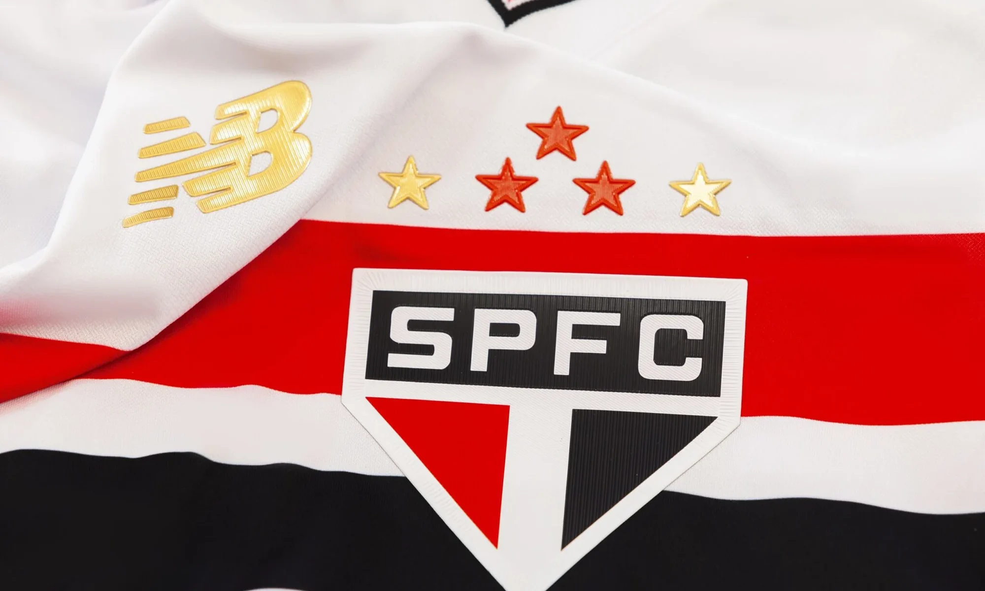 La nueva camiseta del São Paulo FC 2025 rinde homenaje al Mundial de Clubes de 2005