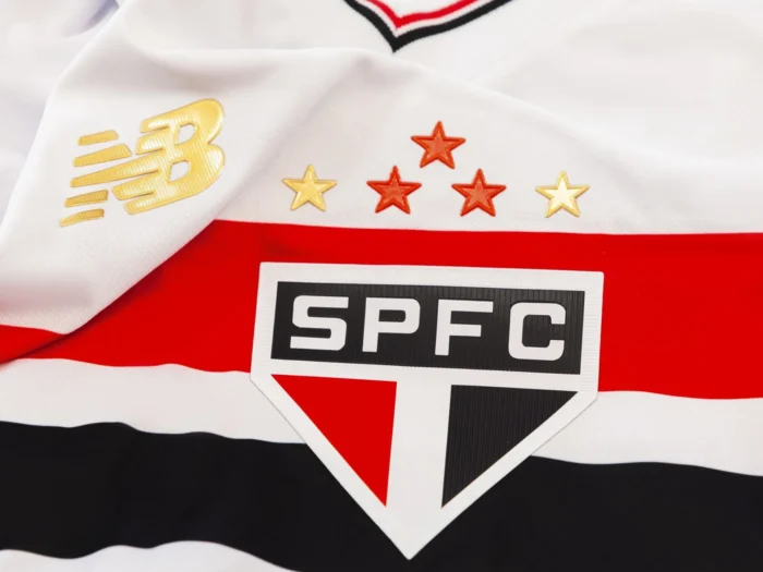 La nueva camiseta del São Paulo FC 2025 rinde homenaje al Mundial de Clubes de 2005