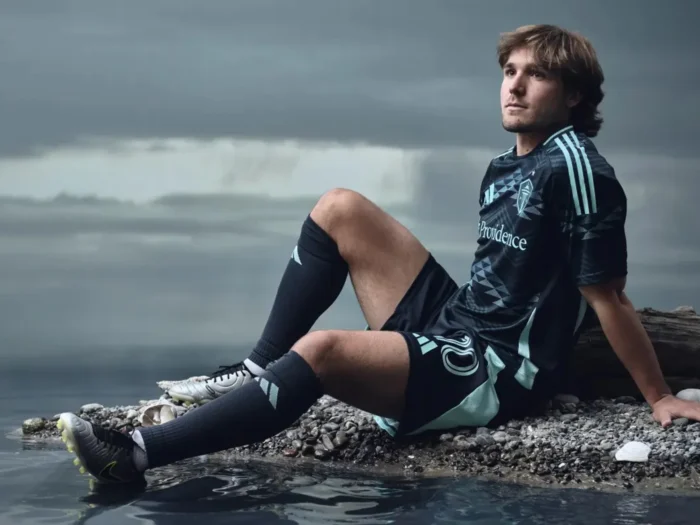La camiseta visitante del Seattle Sounders 2025-2026 rinde homenaje al Salish Sea