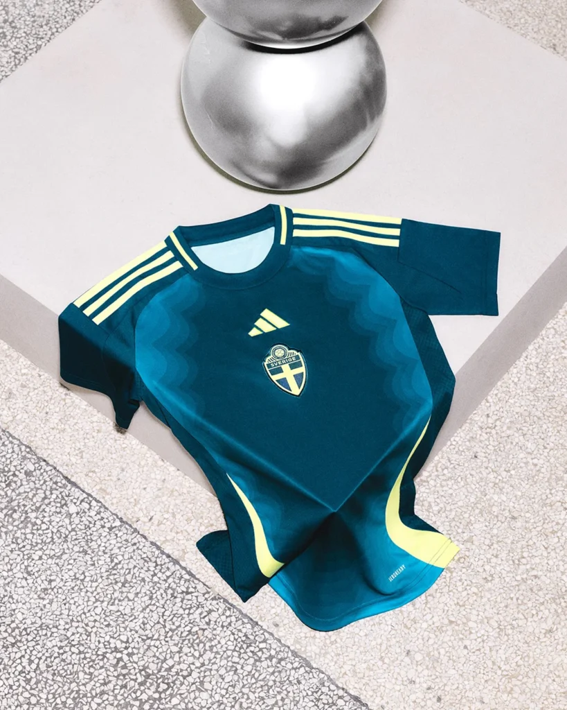Camisetas de Suecia femenina para la Eurocopa 2025, inspiradas en el expresionismo