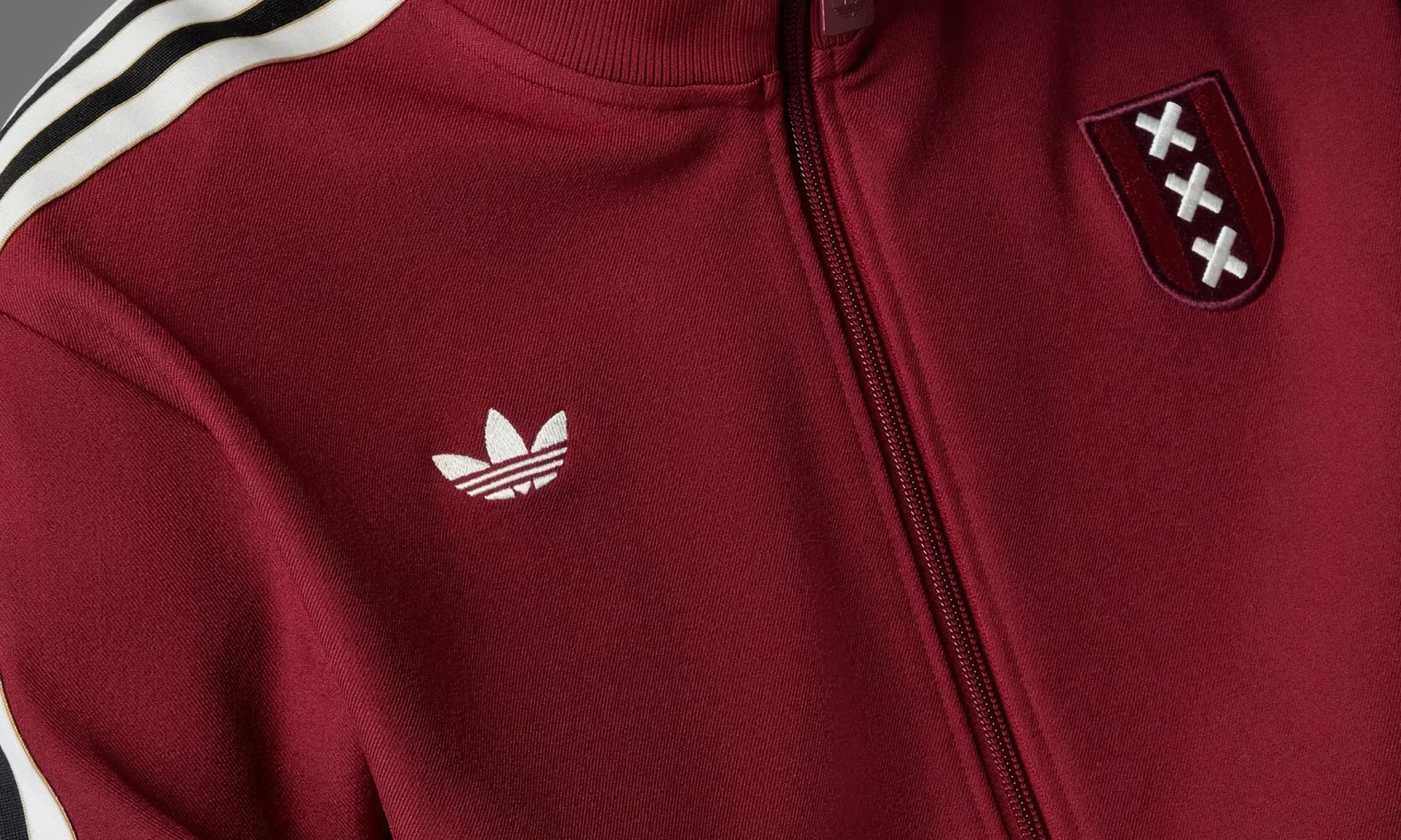 Así es la chaqueta de entrenamiento del Ajax por sus 125 años