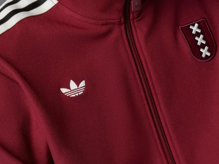 Así es la chaqueta de entrenamiento del Ajax por sus 125 años