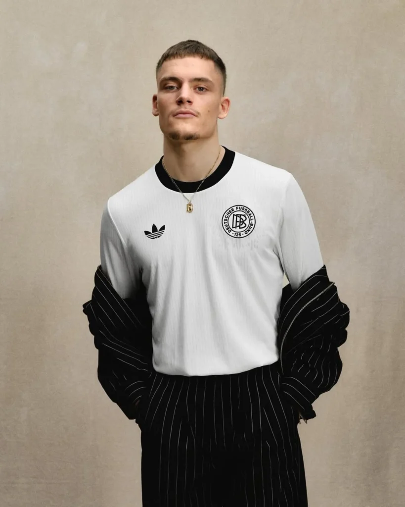 Alemania presenta una camiseta del 125 aniversario inspirada en la de 1974