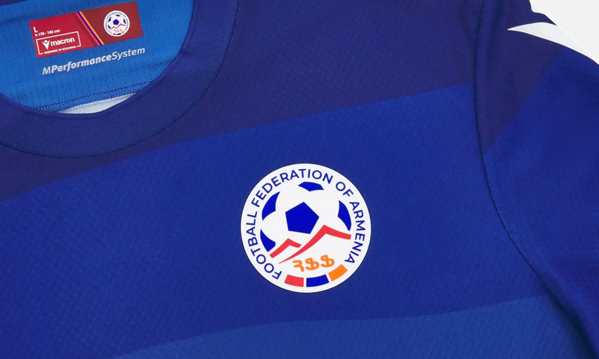 Armenia estrena tercera camiseta de Macron inspirada en el lago Sevan