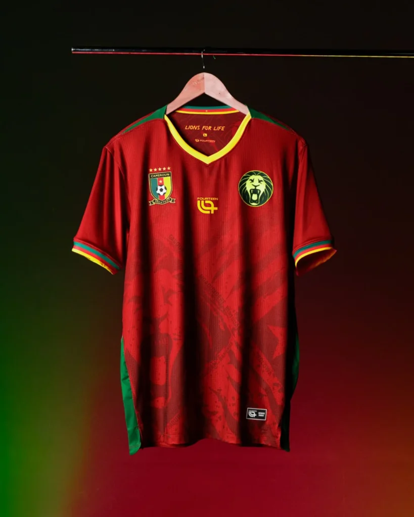 Camerún presenta sus camisetas 2025-2026 con un león rugiente de la mano de Fourteen