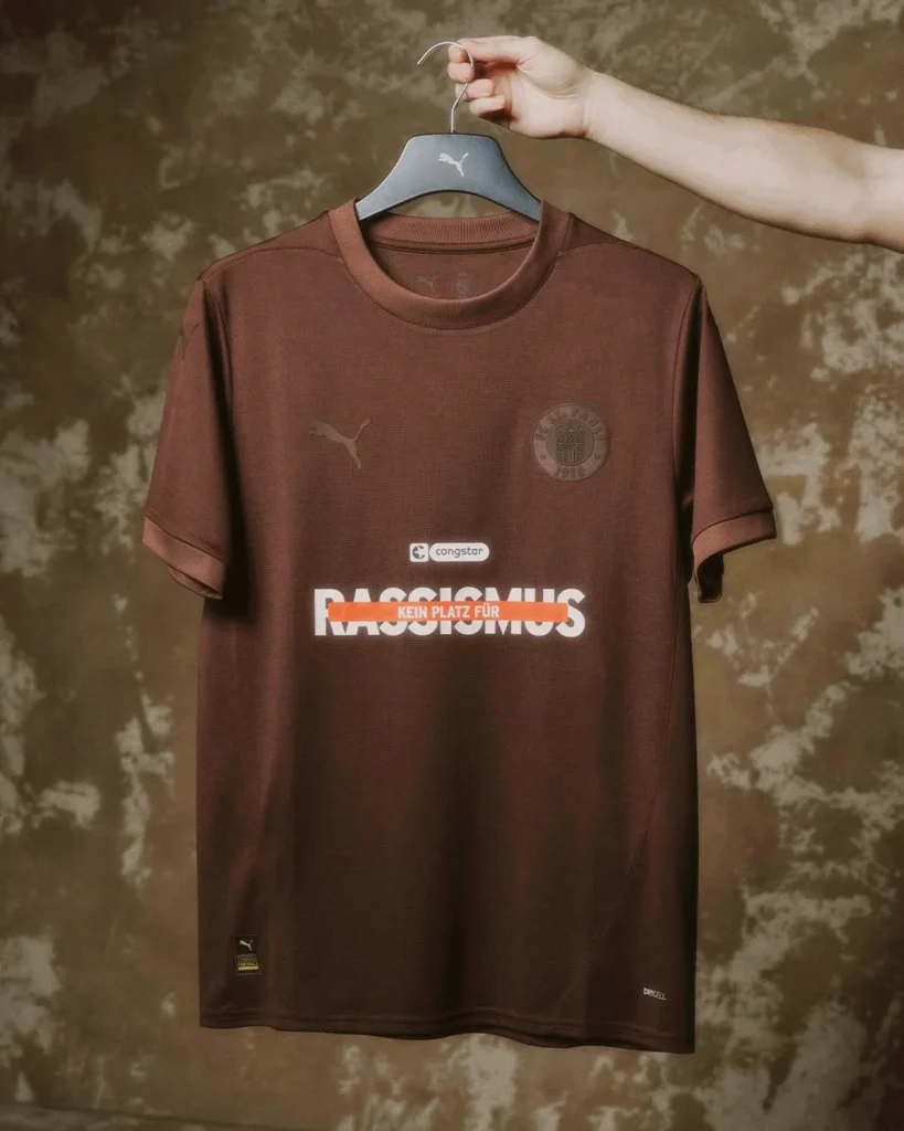 El FC St. Pauli lanza una camiseta contra el racismo: «Kein Platz für Rassismus»