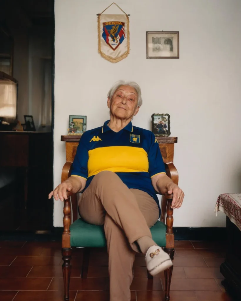El Genoa estrena una cuarta camiseta inspirada en Boca Juniors por los 120 años del Xeneize