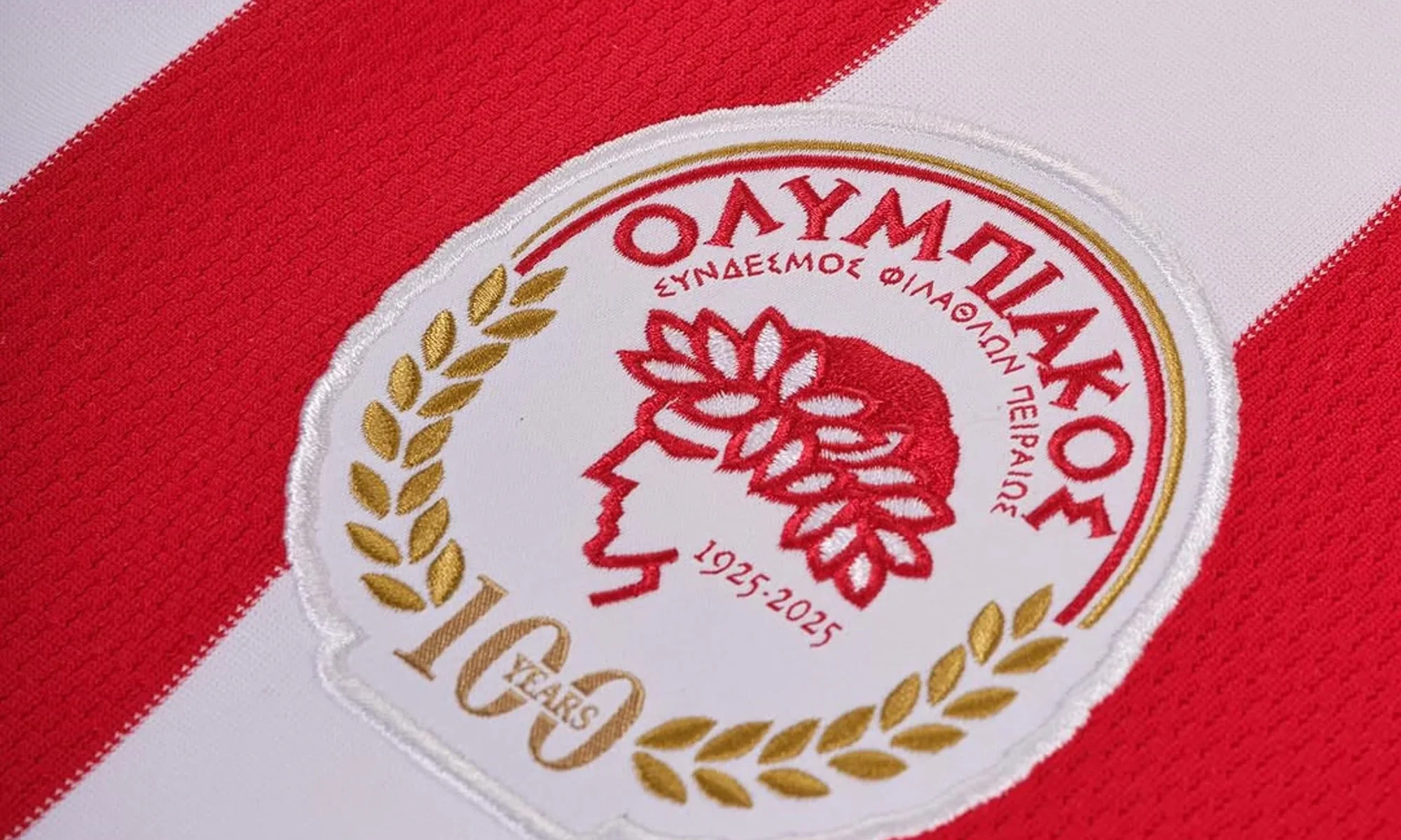 El Olympiacos celebra su centenario con una camiseta de adidas Originals que mira a 1925