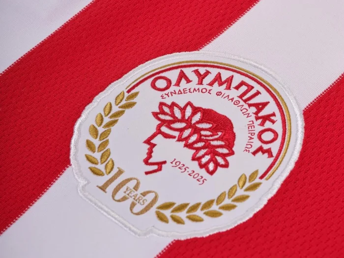El Olympiacos celebra su centenario con una camiseta de adidas Originals que mira a 1925