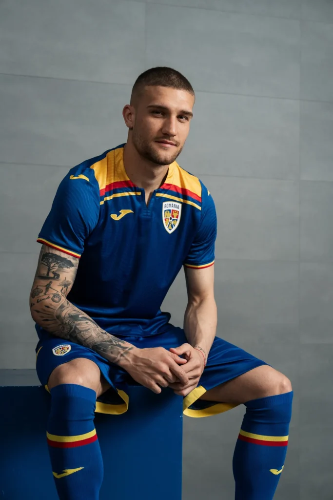 Rumanía recupera el espíritu de 1994 en sus camisetas 2025-2026 de Joma