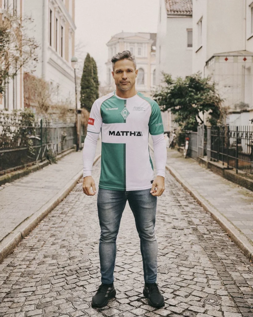 Werder Bremen rinde homenaje a Diego con una camiseta inspirada en la de 2006-2007