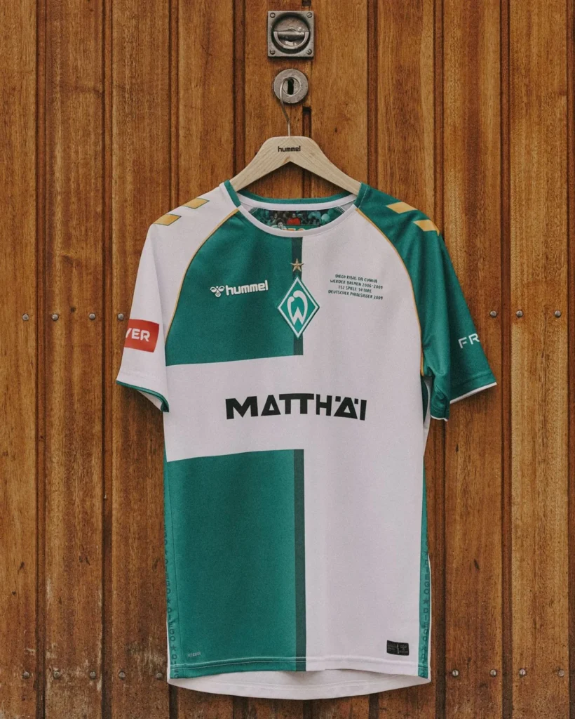 Werder Bremen rinde homenaje a Diego con una camiseta inspirada en la de 2006-2007