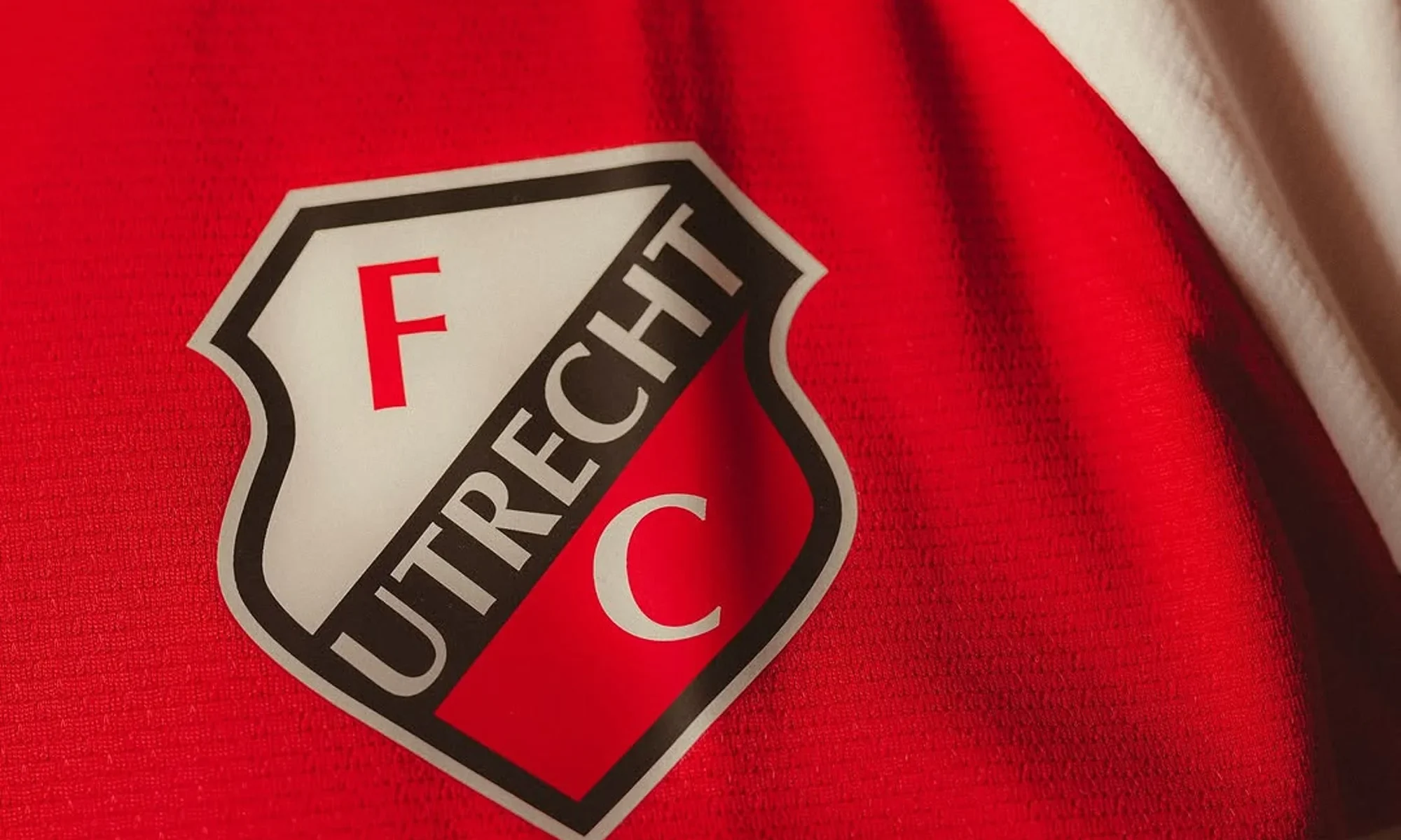 El FC Utrecht y Castore recuperan los años 80 con una camiseta retro de edición especial