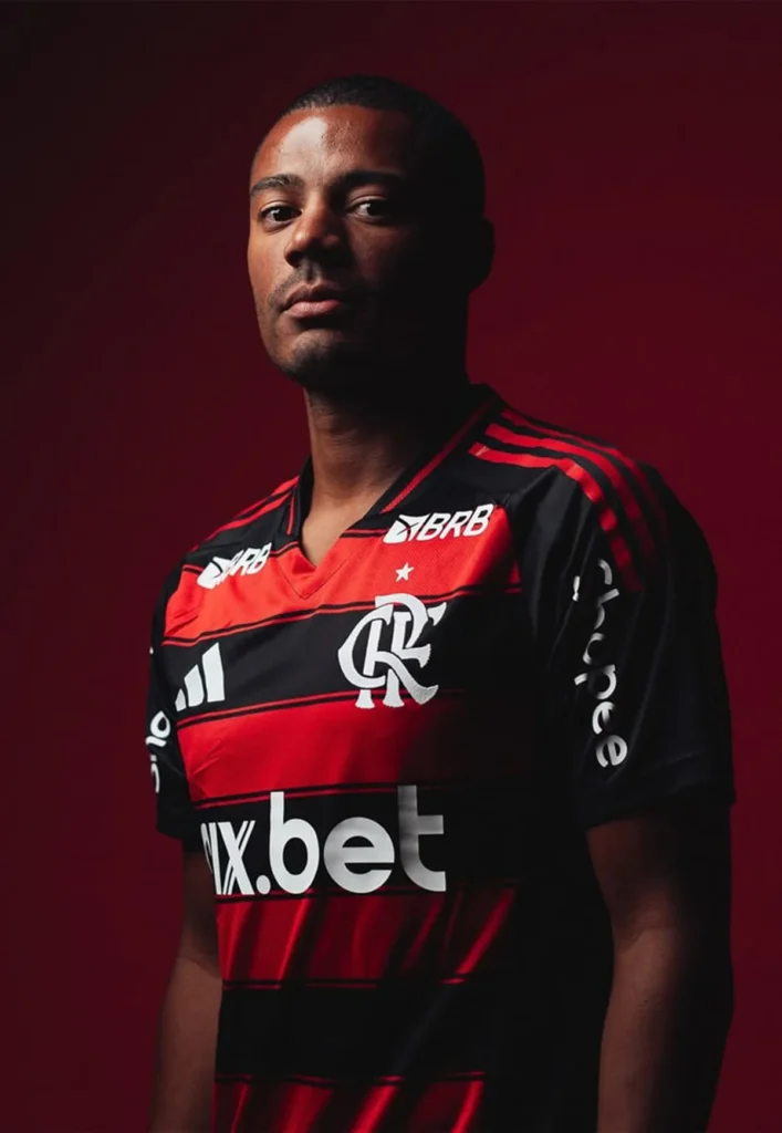 Así son las camisetas del Flamengo 2025-2026: negro y rojo con las alas del buitre