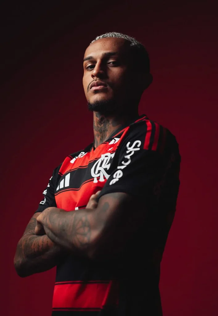 Así son las camisetas del Flamengo 2025-2026: negro y rojo con las alas del buitre