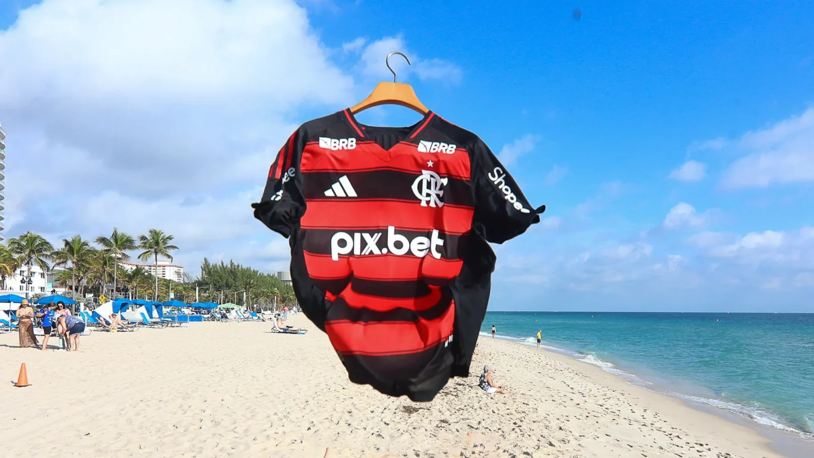 Así son las camisetas del Flamengo 2025-2026: negro y rojo con las alas del buitre