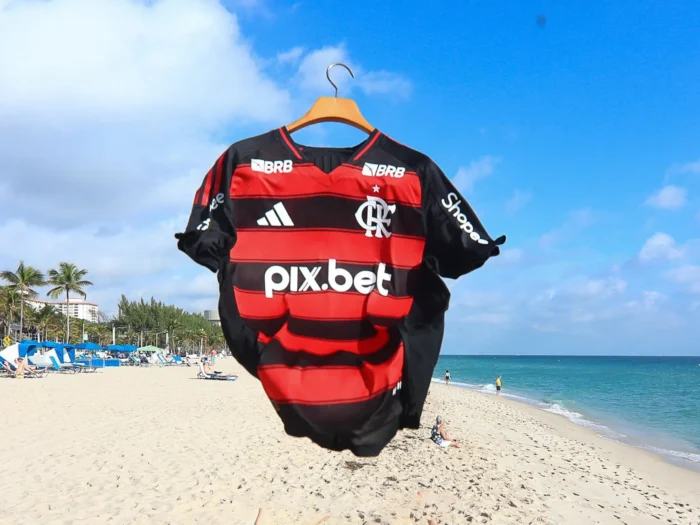 Así son las camisetas del Flamengo 2025-2026: negro y rojo con las alas del buitre
