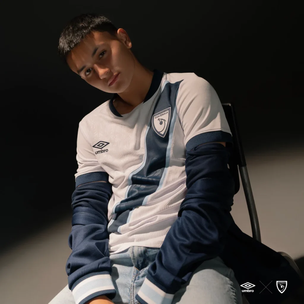 Guatemala presenta su tercera camiseta 2025-2026 inspirada en las pulseras mayas