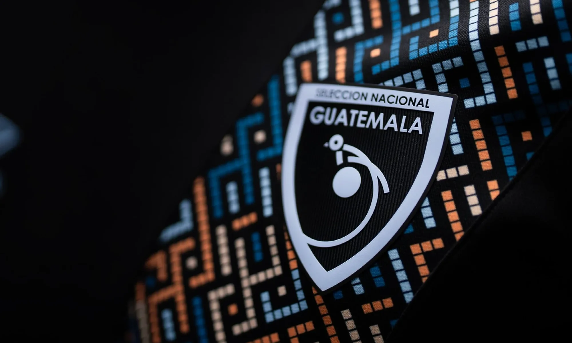Guatemala presenta su tercera camiseta 2025-2026 inspirada en las pulseras mayas