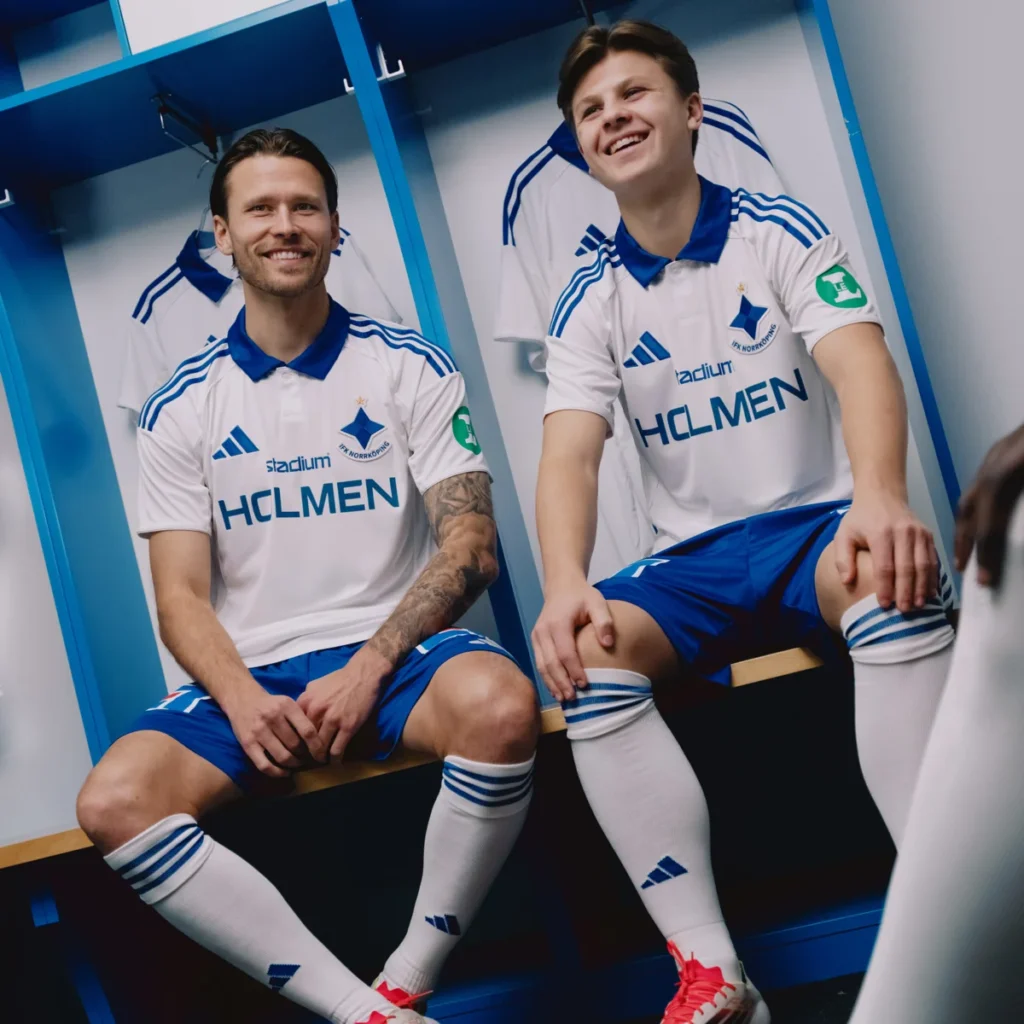 El IFK Norrköping rinde homenaje a Ove Kindvall con una segunda camiseta inspirada en el Feyenoord