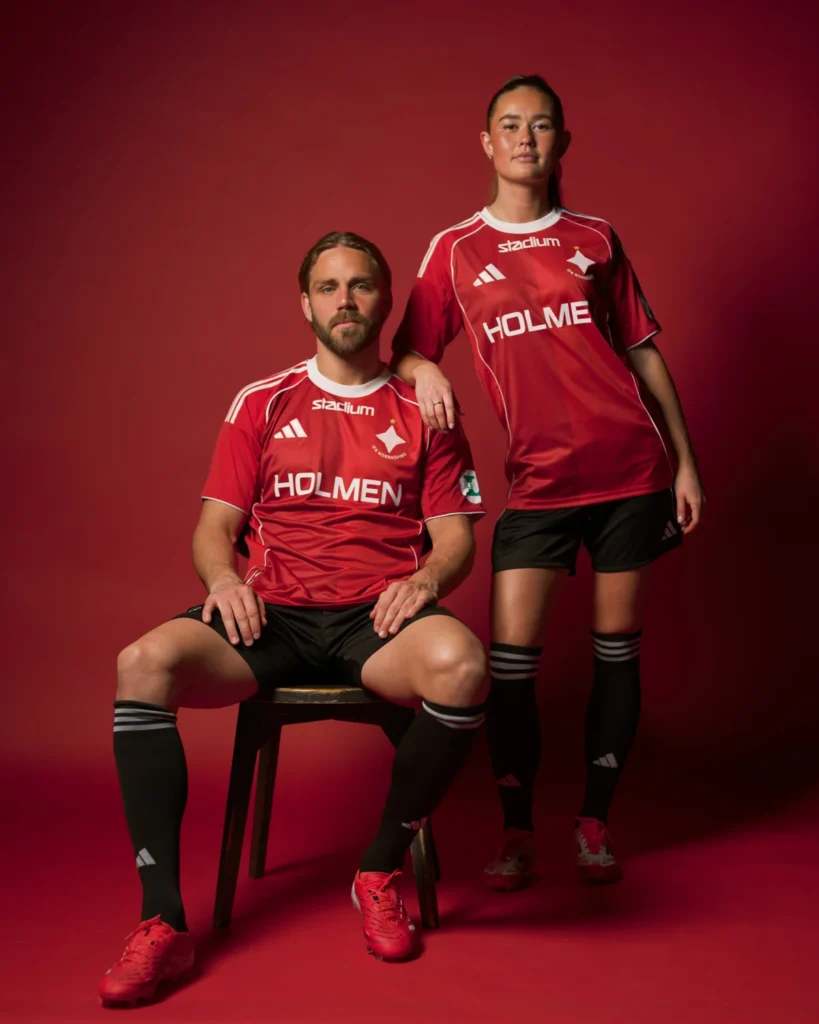 El IFK Norrköping rinde homenaje a Ove Kindvall con una segunda camiseta inspirada en el Feyenoord