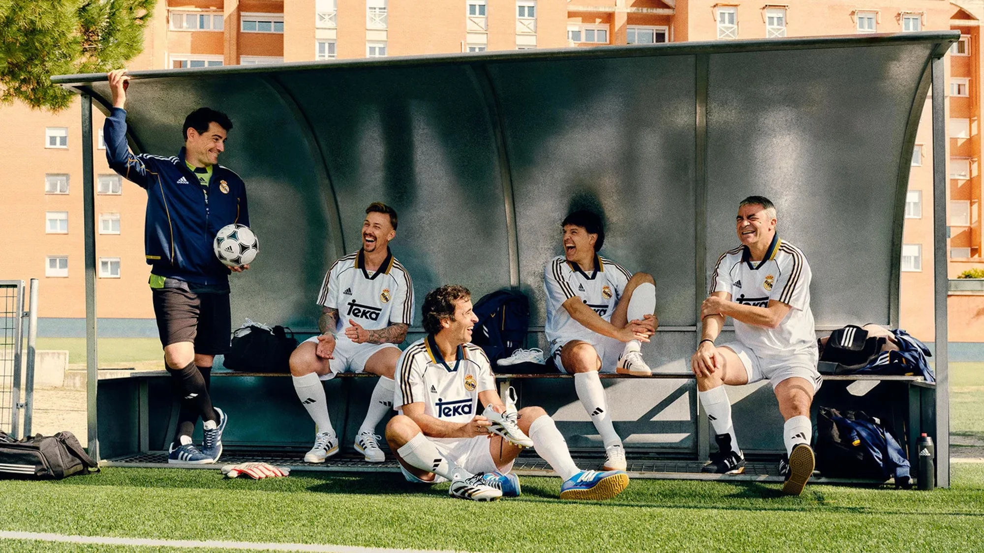 adidas y el Real Madrid recuperan las camisetas de la Champions de 2000 con la colección «Bring Back»