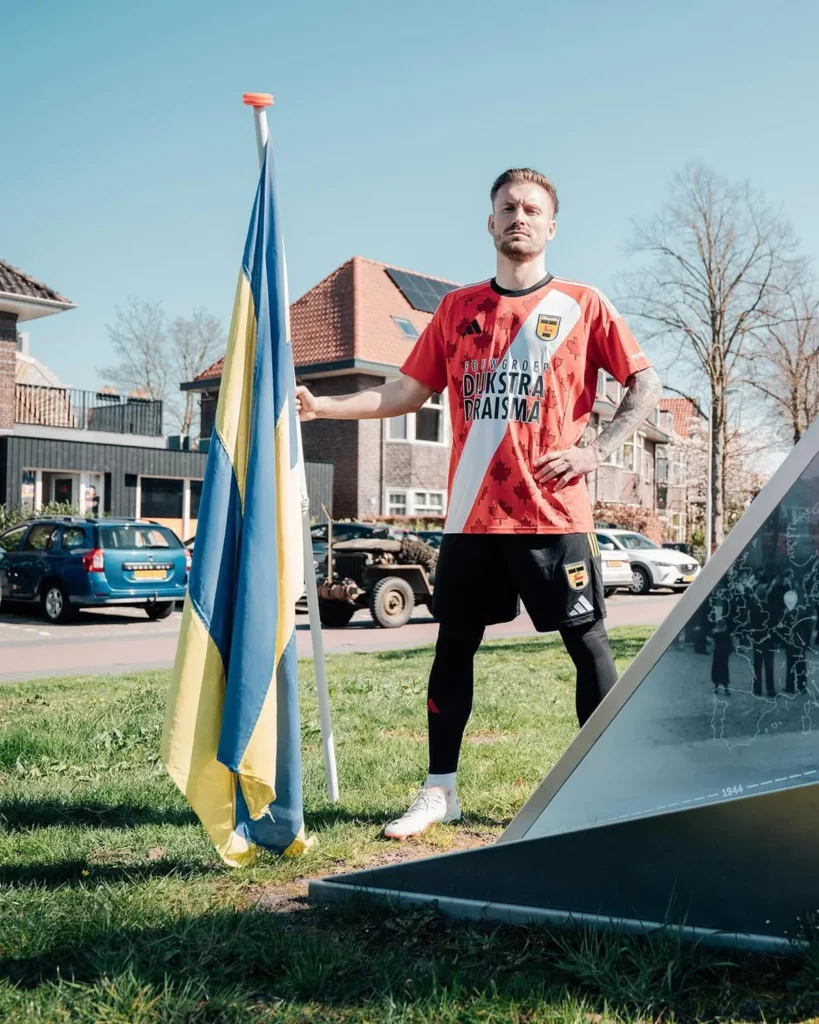 El SC Cambuur rinde homenaje a los libertadores de Leeuwarden con una camiseta especial