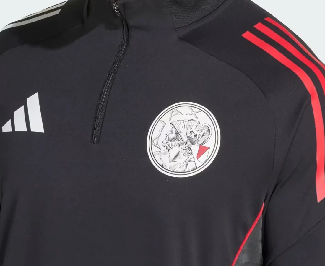 Así es el chándal de entrenamiento del Ajax 2025-2026: negro con los colores de Ámsterdam