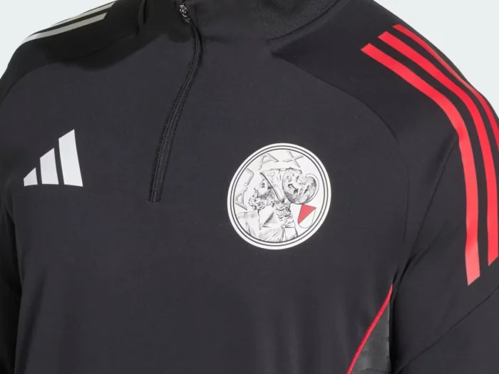 Así es el chándal de entrenamiento del Ajax 2025-2026: negro con los colores de Ámsterdam