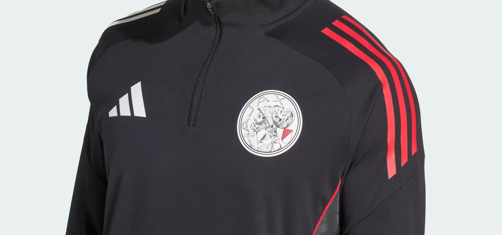 Así es el chándal de entrenamiento del Ajax 2025-2026: negro con los colores de Ámsterdam