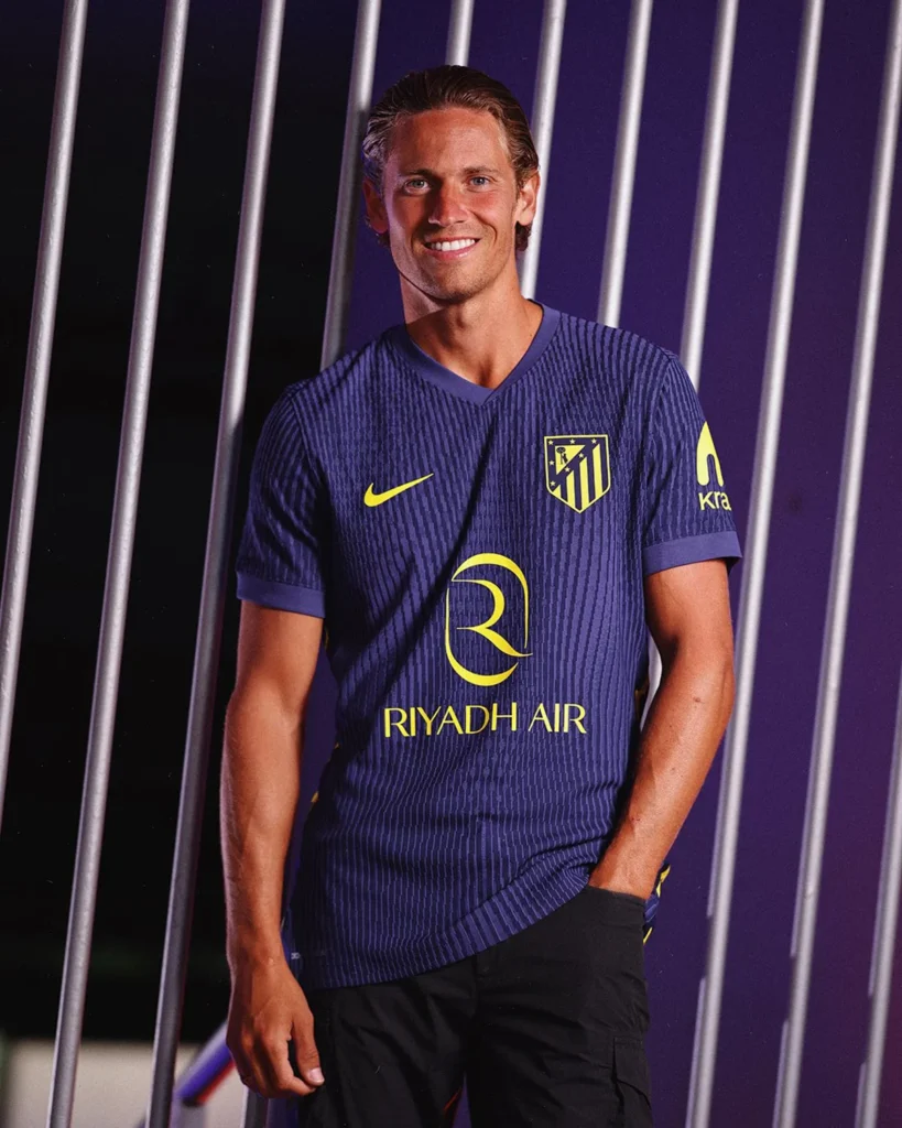 La camiseta visitante del Atlético de Madrid 2025-2026 se inspira en un tema de AC/DC