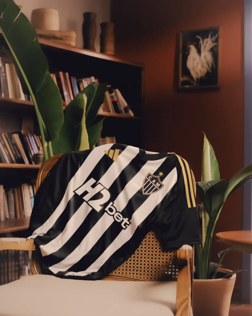 Atlético Mineiro presenta sus camisetas 2025-2026 con adidas y detalles dorados