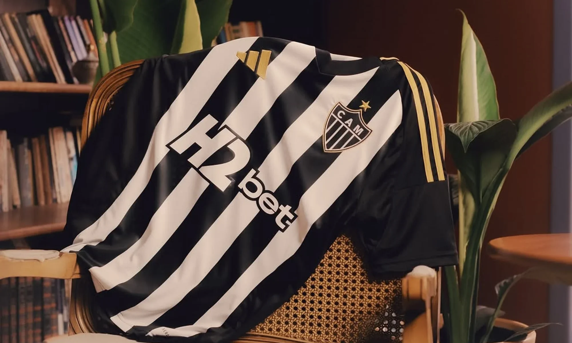 Atlético Mineiro presenta sus camisetas 2025-2026 con adidas y detalles dorados