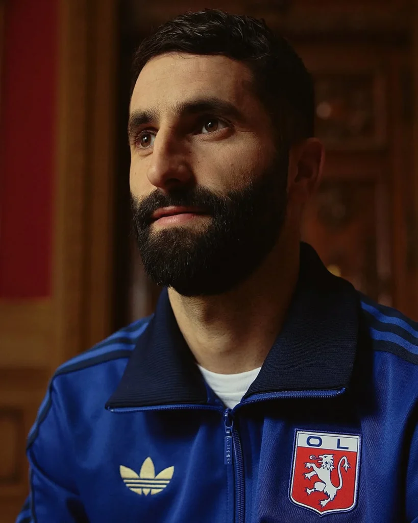 adidas presenta la camiseta del 75 aniversario del Olympique de Lyon