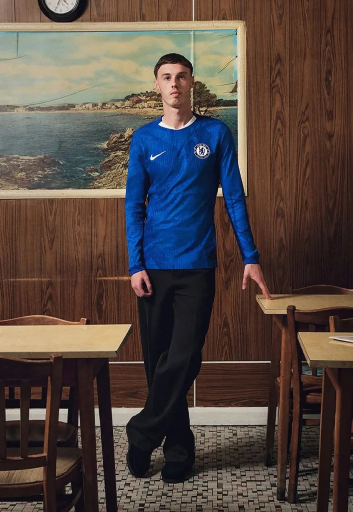 La camiseta local del Chelsea 2025-2026 rinde homenaje a la creatividad de Londres