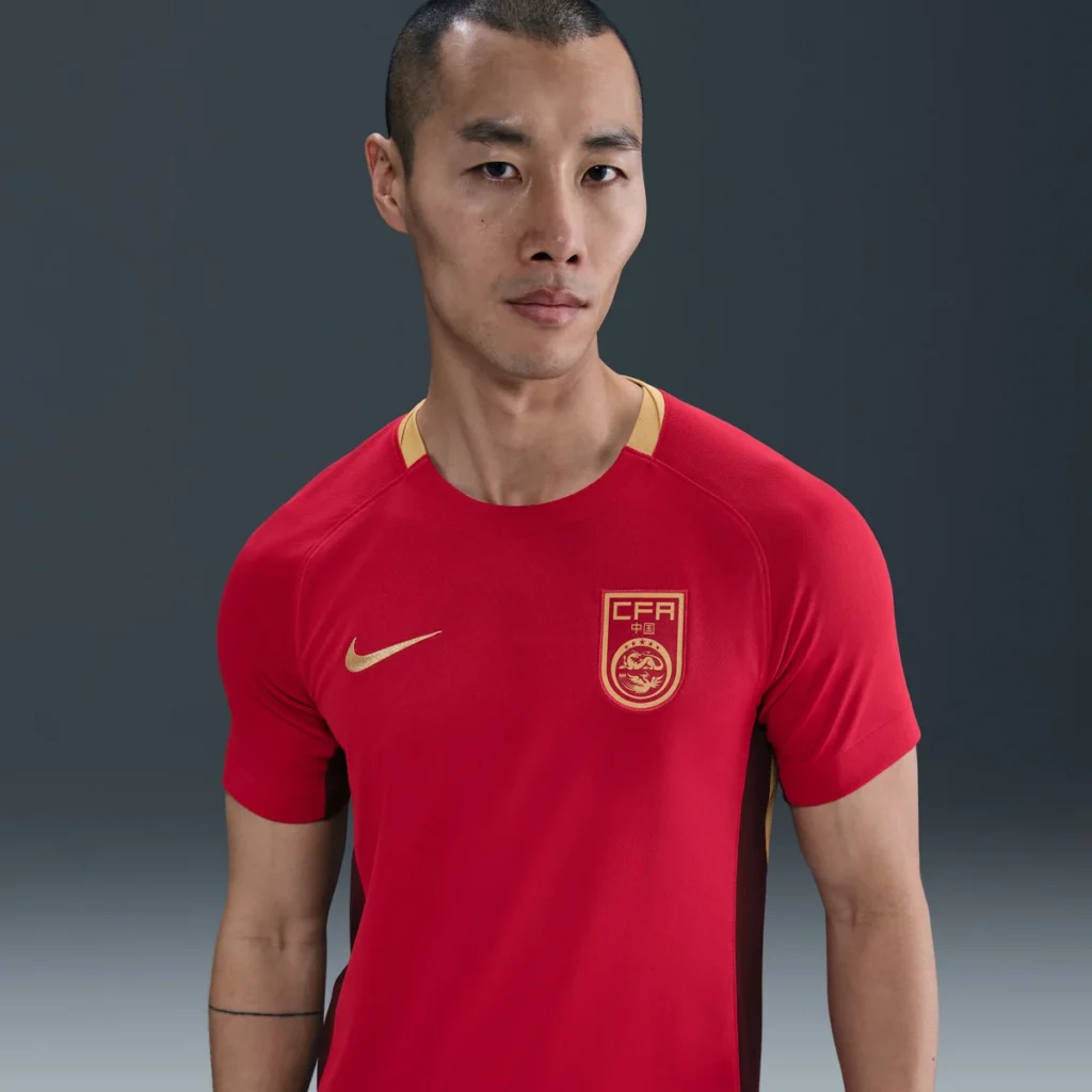 Se filtran las camisetas de China 2025-2026: rojo imperial y peonías en la segunda equipación
