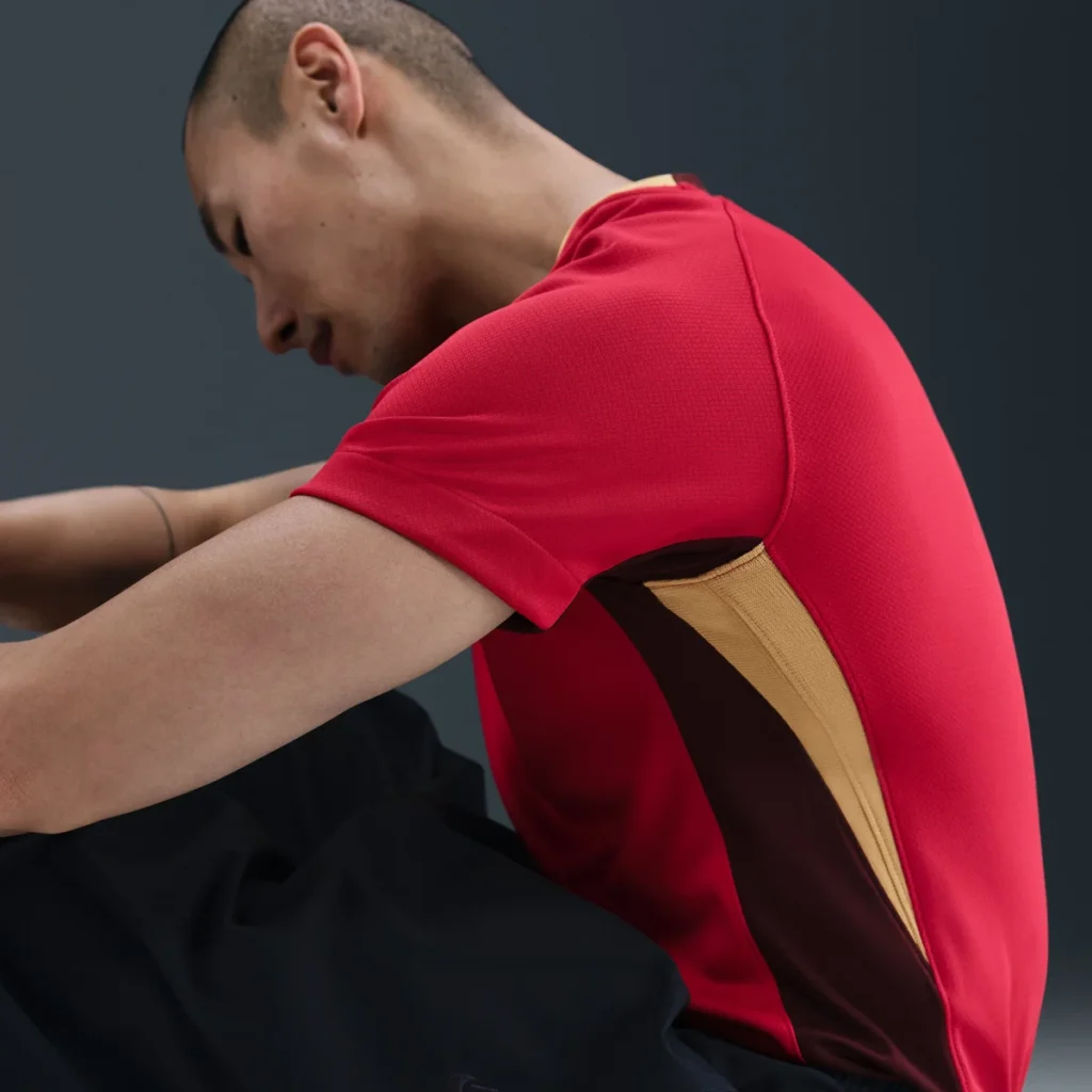 Se filtran las camisetas de China 2025-2026: rojo imperial y peonías en la segunda equipación