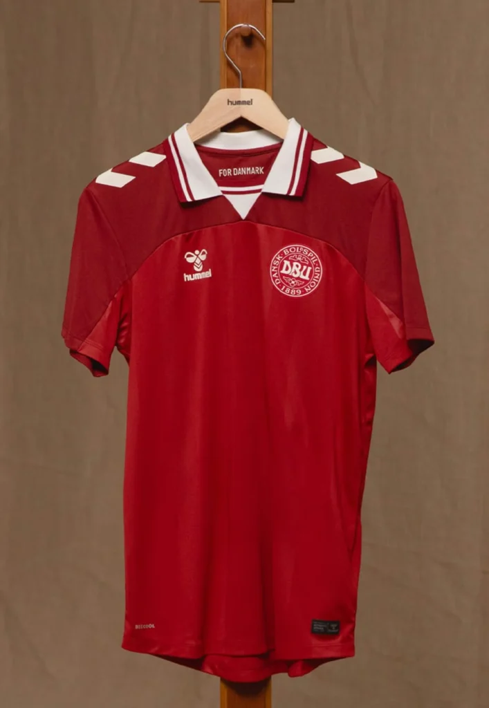 Así son las camisetas de Dinamarca femenino para la Eurocopa 2025
