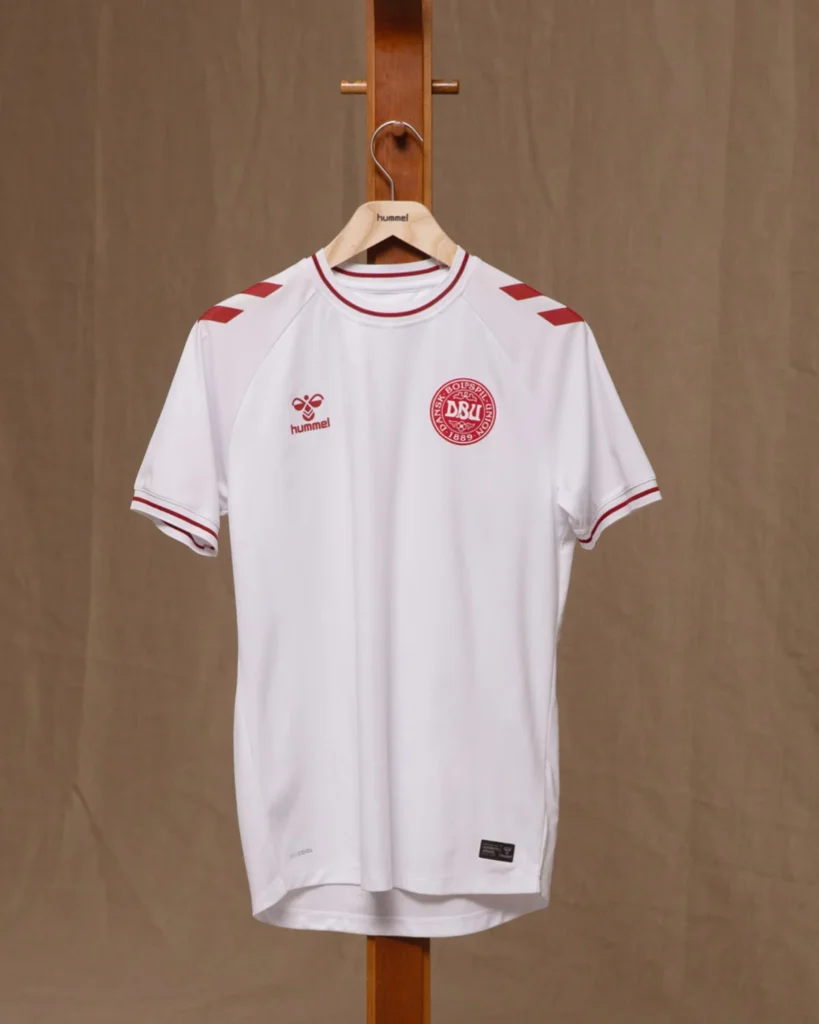 Así son las camisetas de Dinamarca femenino para la Eurocopa 2025