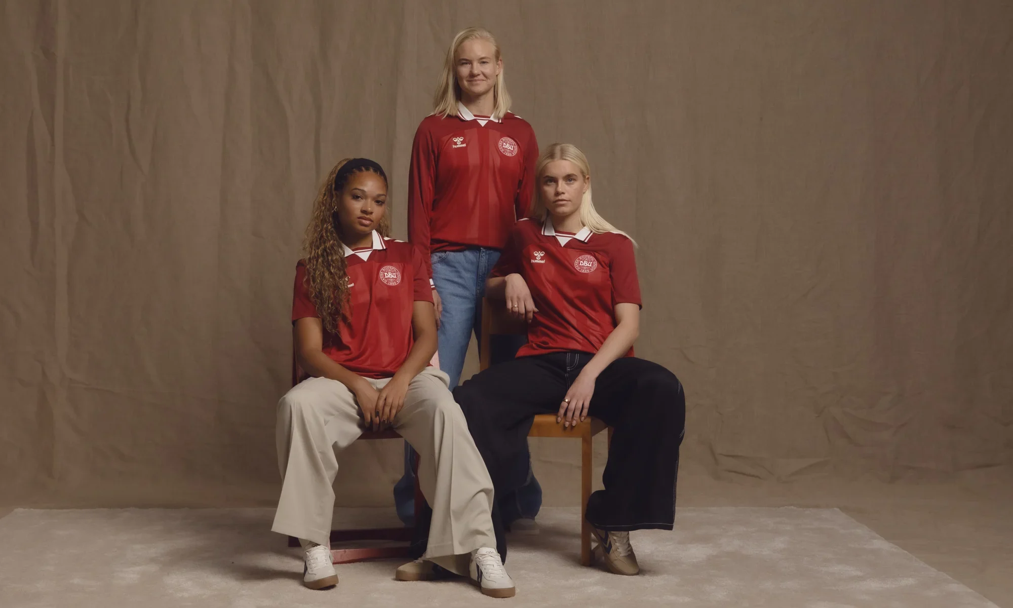 Así son las camisetas de Dinamarca femenino para la Eurocopa 2025
