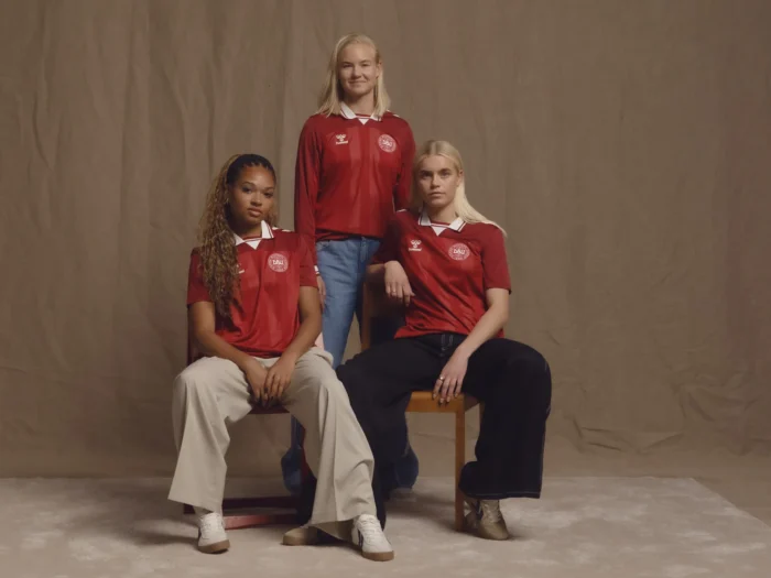 Así son las camisetas de Dinamarca femenino para la Eurocopa 2025