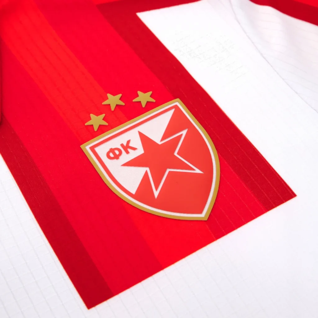 Estrella Roja de Belgrado presenta una camiseta local 2025-2026 que une tradición y diseño