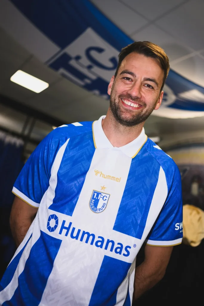 FC Magdeburg y Hummel lanzan una camiseta de edición especial por los diez años del ascenso a la 3. Liga