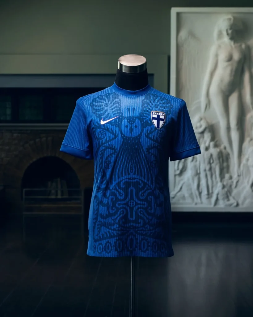 Finlandia presenta sus camisetas 2025-2026 diseñadas por un artista finlandés