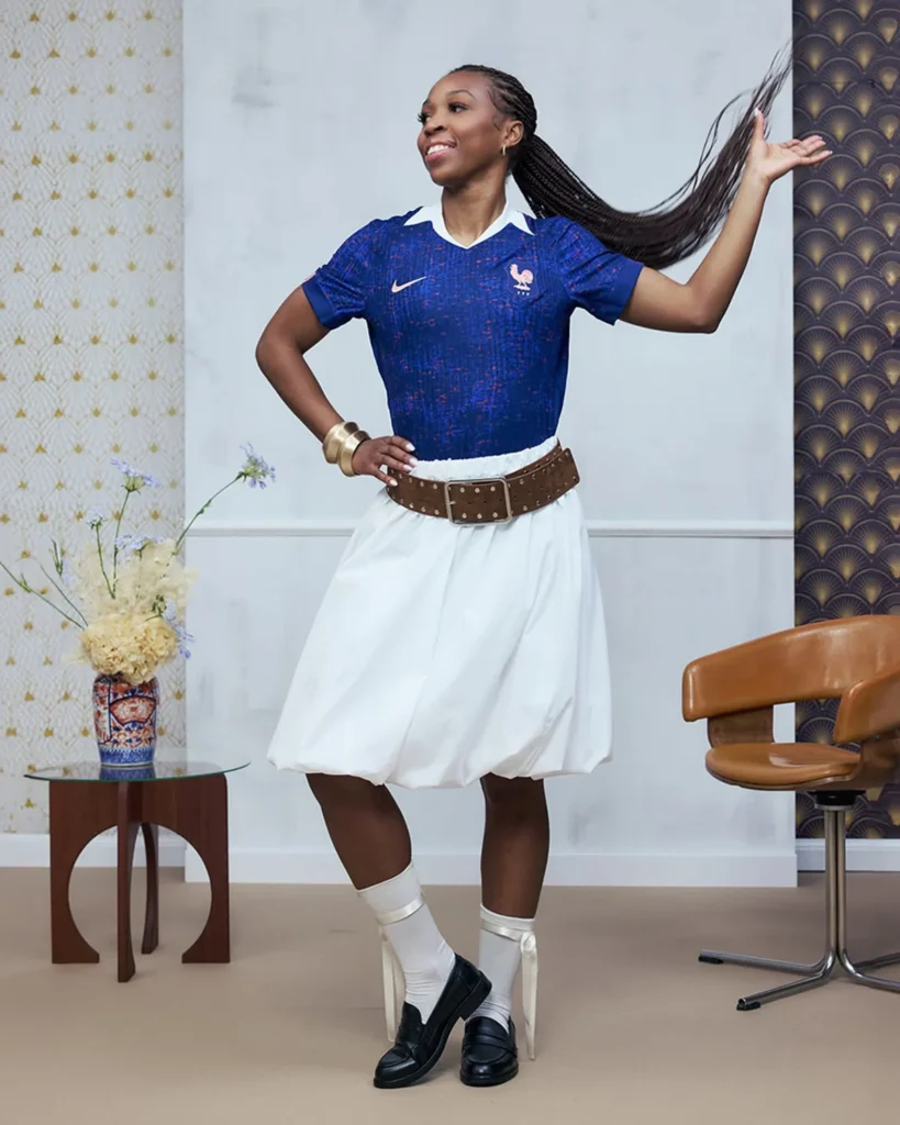 Camisetas de Francia femenino para la Eurocopa 2025: elegancia francesa con tweed y cuello Claudine
