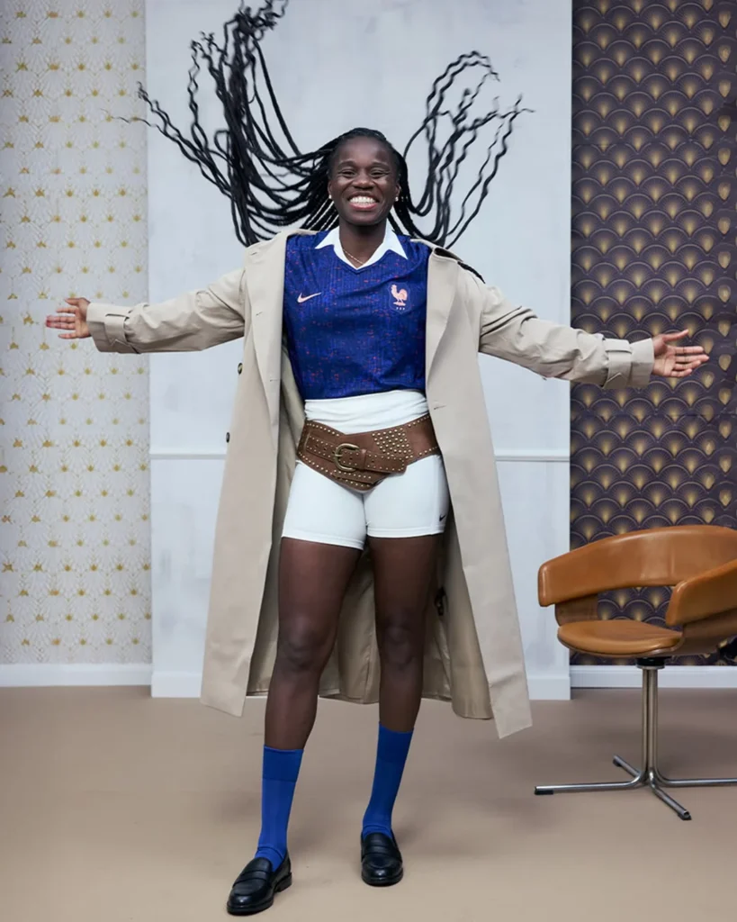 Camisetas de Francia femenino para la Eurocopa 2025: elegancia francesa con tweed y cuello Claudine