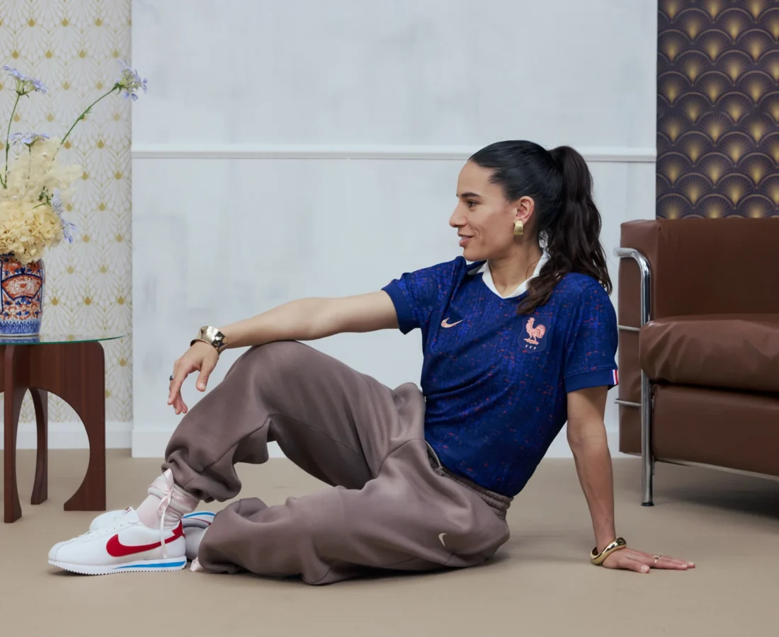 Camisetas de Francia femenino para la Eurocopa 2025: elegancia francesa con tweed y cuello Claudine