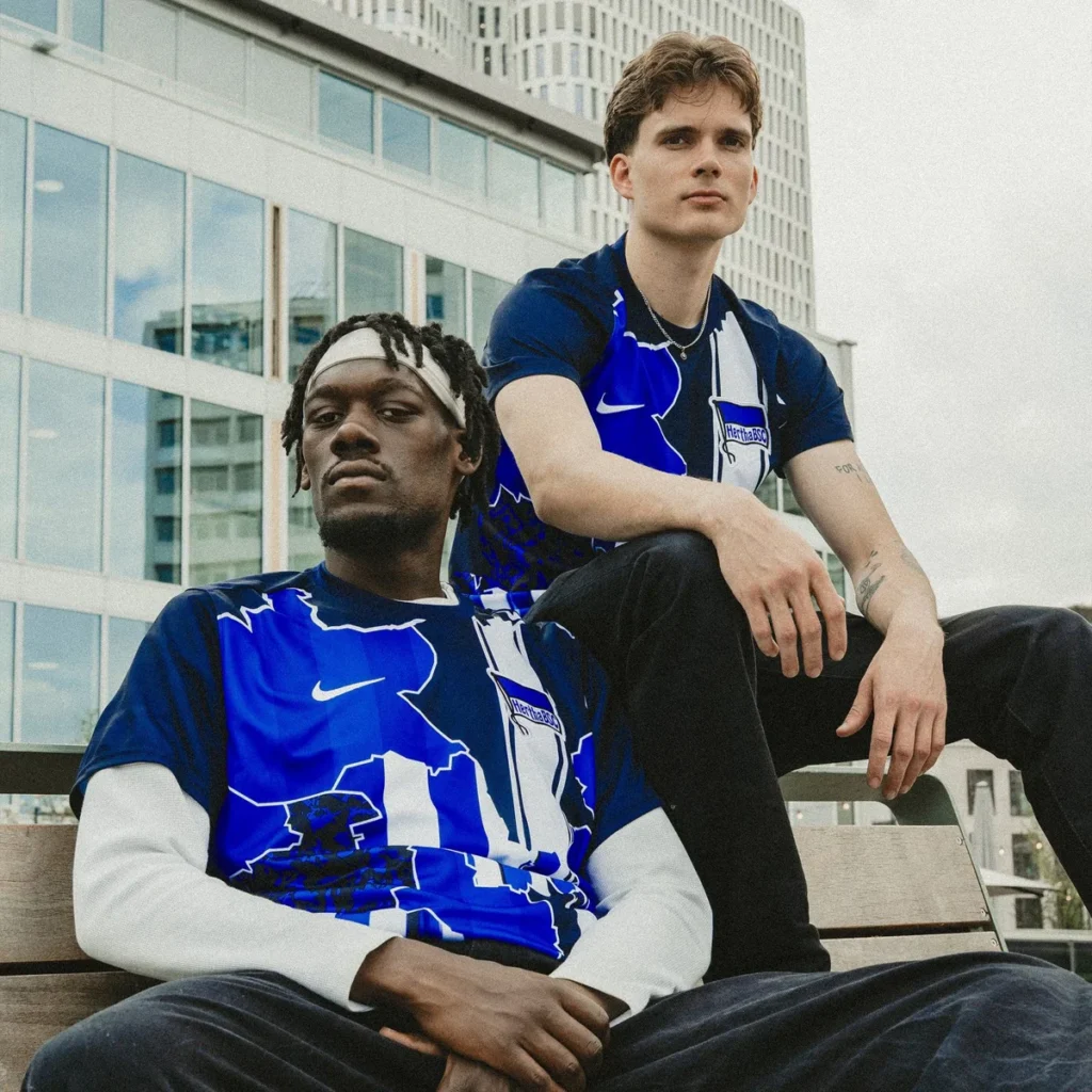 Hertha BSC y Nike lanzan una camiseta mash-up por 26 años de colaboración