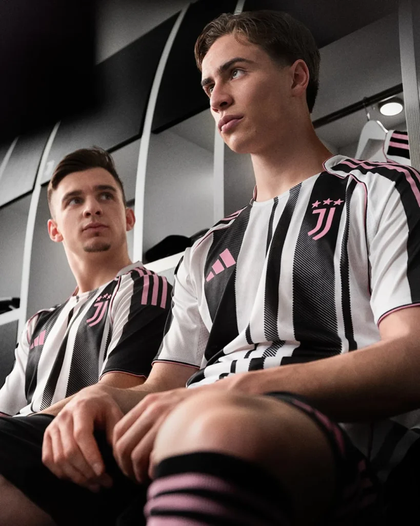 La camiseta local de la Juventus 2025-2026 estrena nuevas rayas y detalles rosas