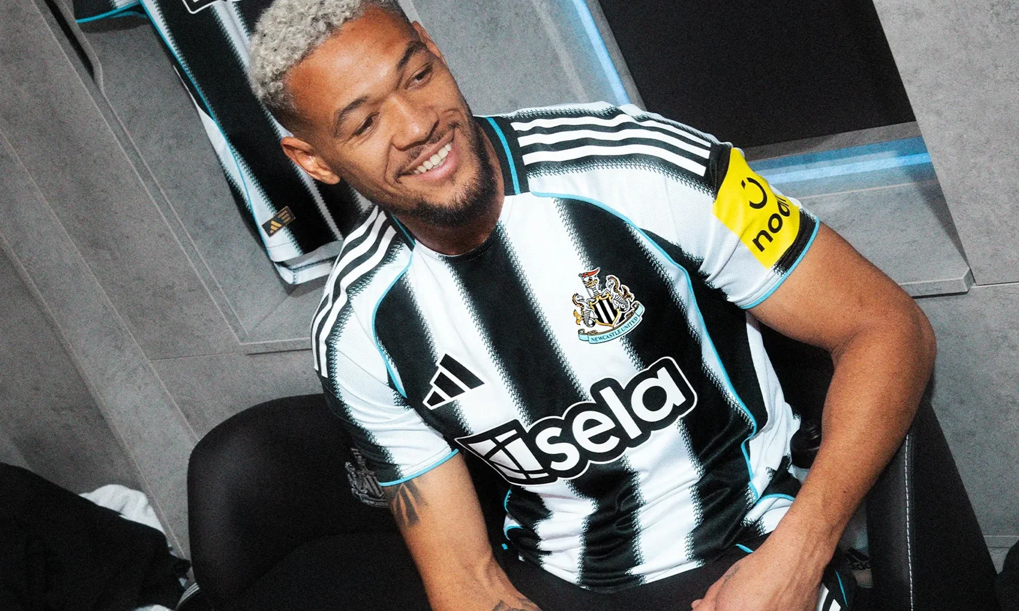 Camiseta titular del Newcastle United 2025-2026: inspirada en el «shepherd’s check»